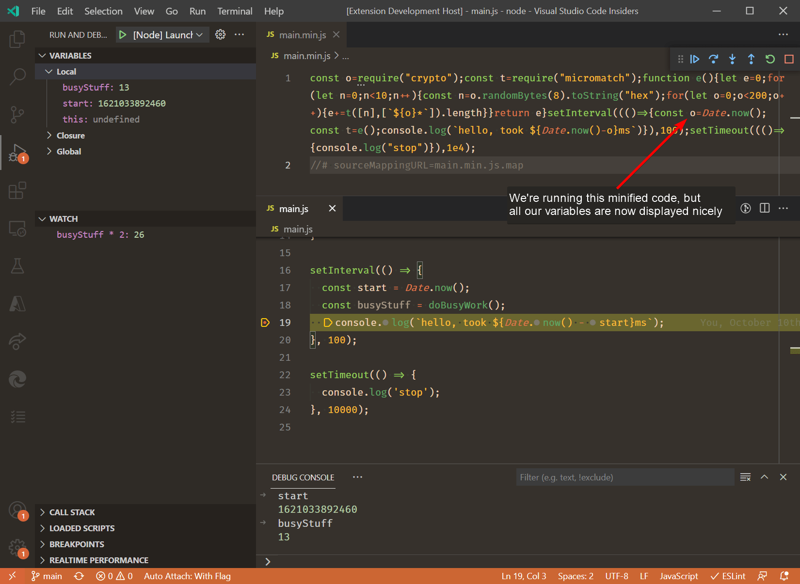 중단점에서 일시 중지된 스크린샷. 압축된 코드가 실행되고 있지만 변수, 감시 및 디버그 콘솔 보기는 원래 이름으로 변수에 액세스할 수 있음을 보여줍니다.